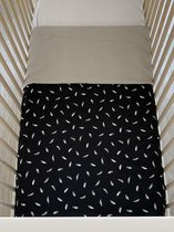 Ledikant deken - ledikantdeken - grijs met zwarte veren - babykamer - kinderkamer - kinderdeken