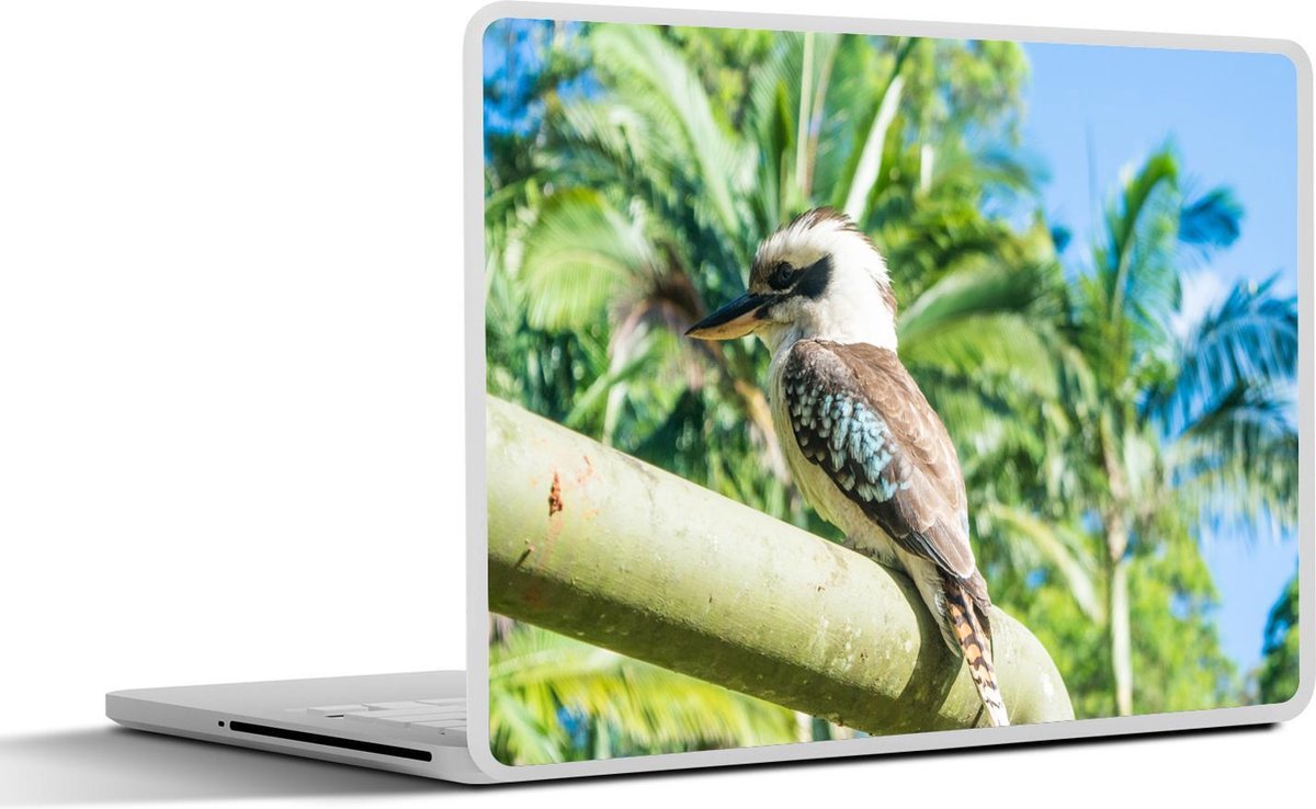 Afbeelding van product SleevesAndCases  Laptop sticker - 10.1 inch - Een kookaburra zittend in de tropische omgeving met palmbomen