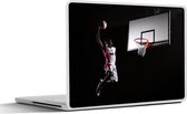 Laptop sticker - 14 inch - Een basketballer dunkt de basketbal in de basket - 32x5x23x5cm - Laptopstickers - Laptop skin - Cover
