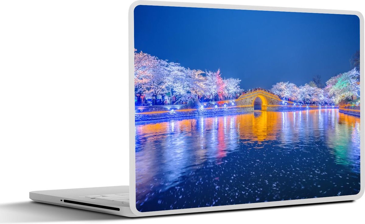 Afbeelding van product SleevesAndCases  Laptop sticker - 13.3 inch - Kleurrijke kleuren rond het Yuantouzhu meer in het Chinese Wuxi