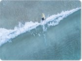 Muismat Blauwe golf - Luchtfoto van een surfer in de blauwe golven muismat rubber - 40x30 cm - Muismat met foto