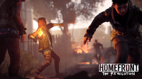 Jonge man gooit een molotovcocktail in Homefront The Revolution.