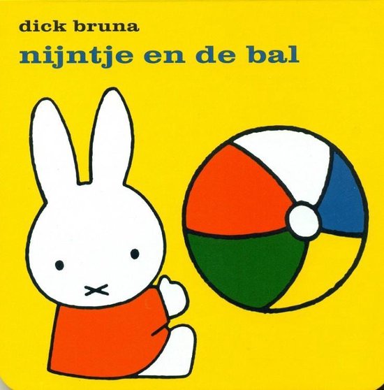 Cover van het boek 'Nijntje en de bal' van Dick Bruna