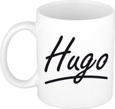 Hugo naam cadeau mok / beker met sierlijke letters - Cadeau collega/ vaderdag/ verjaardag of persoonlijke voornaam mok werknemers