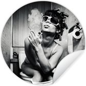 WallCircle - Muurstickers - Behangcirkel - Vrouw - Vintage - Krulspelden - Toilet - Sigaret - ⌀ 30 cm - Muurcirkel - Zelfklevend - Ronde Behangsticker