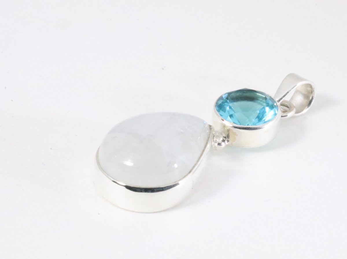 Goud vergulde ketting met ovale Maansteen hanger | Sieraden met Maansteen