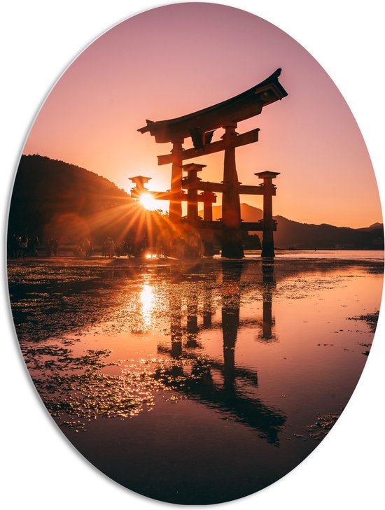 PVC Schuimplaat Ovaal - Ondergaande Zon - Itsukushima Shrine Japan - 72x96 cm Foto op Ovaal (Met Ophangsysteem)