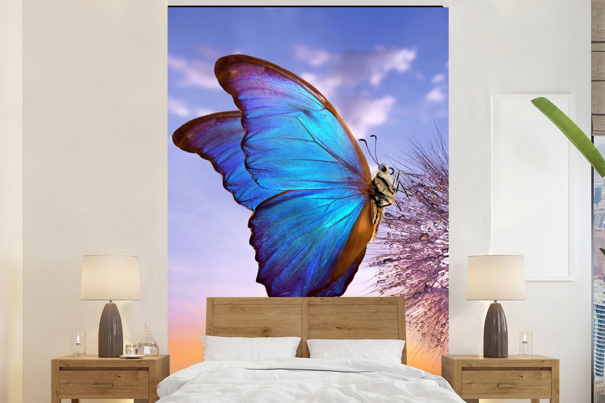 Behang - Fotobehang Vlinder - Zonsondergang - Paardebloem - Blauw - Breedte 160 cm x hoogte 240 cm