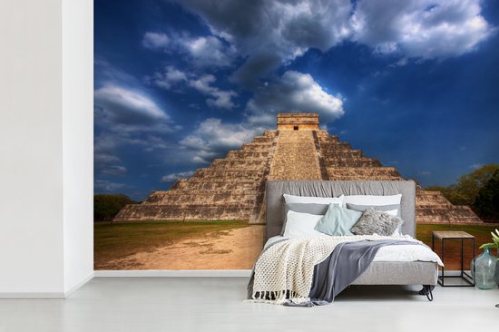 Behang - Fotobehang Maya-piramide van Kukulkan bij Chichén Itzá in Mexico - Breedte 525 cm x hoogte 350 cm - Nr1Wallpaper
