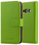 Cadorabo Hoesje voor Samsung Galaxy J1 2016 in GRAS GROEN - Beschermhoes met magnetische sluiting, standfunctie en kaartvakje Book Case Cover Etui