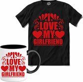 I Love My Girlfriend | Valentijn - Valentijnsdag - Cadeau - Kado - T-Shirt met mok - Unisex - Zwart - Maat S