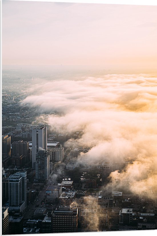 WallClassics - PVC Schuimplaat - Laag Wolken over de Stad - 70x105 cm Foto op PVC Schuimplaat (Met Ophangsysteem)