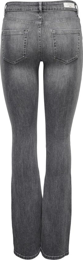 Achterkant van grijze flared jeans.