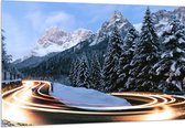 WallClassics - Acrylglas - Racende Lichten in de Bergen - 150x100 cm Foto op Acrylglas (Wanddecoratie op Acrylaat)