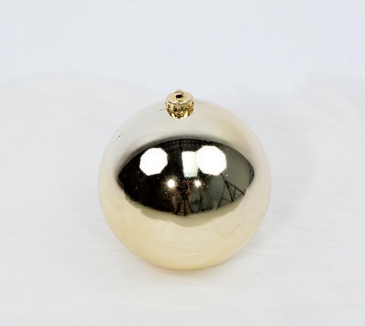 1 Onbreekbare kerstbal in koker diameter 15 cm champagne glanzend