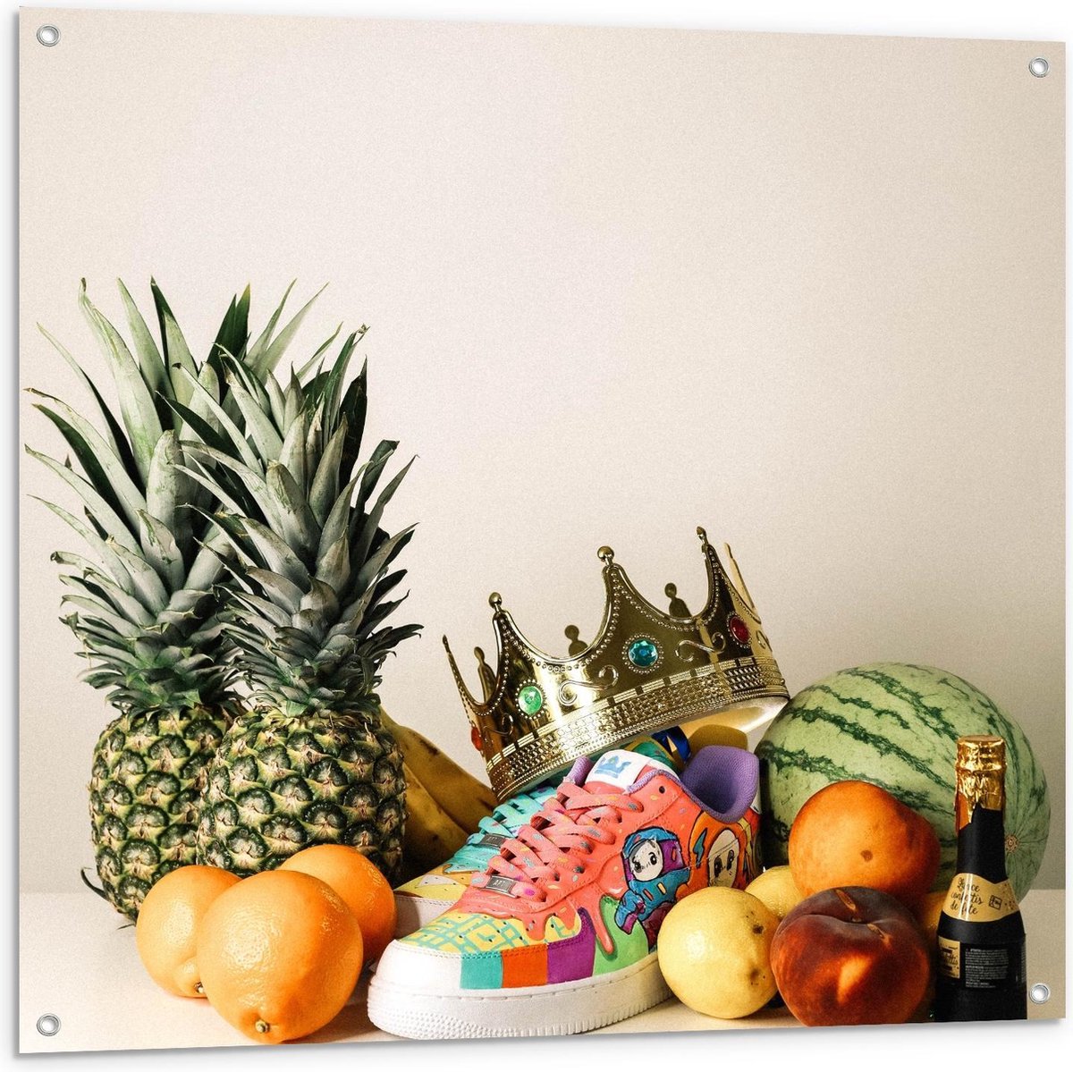 Tuinposter – Schoen, Kroon en Verschillend Fruit - 100x100cm Foto op Tuinposter (wanddecoratie voor buiten en binnen)
