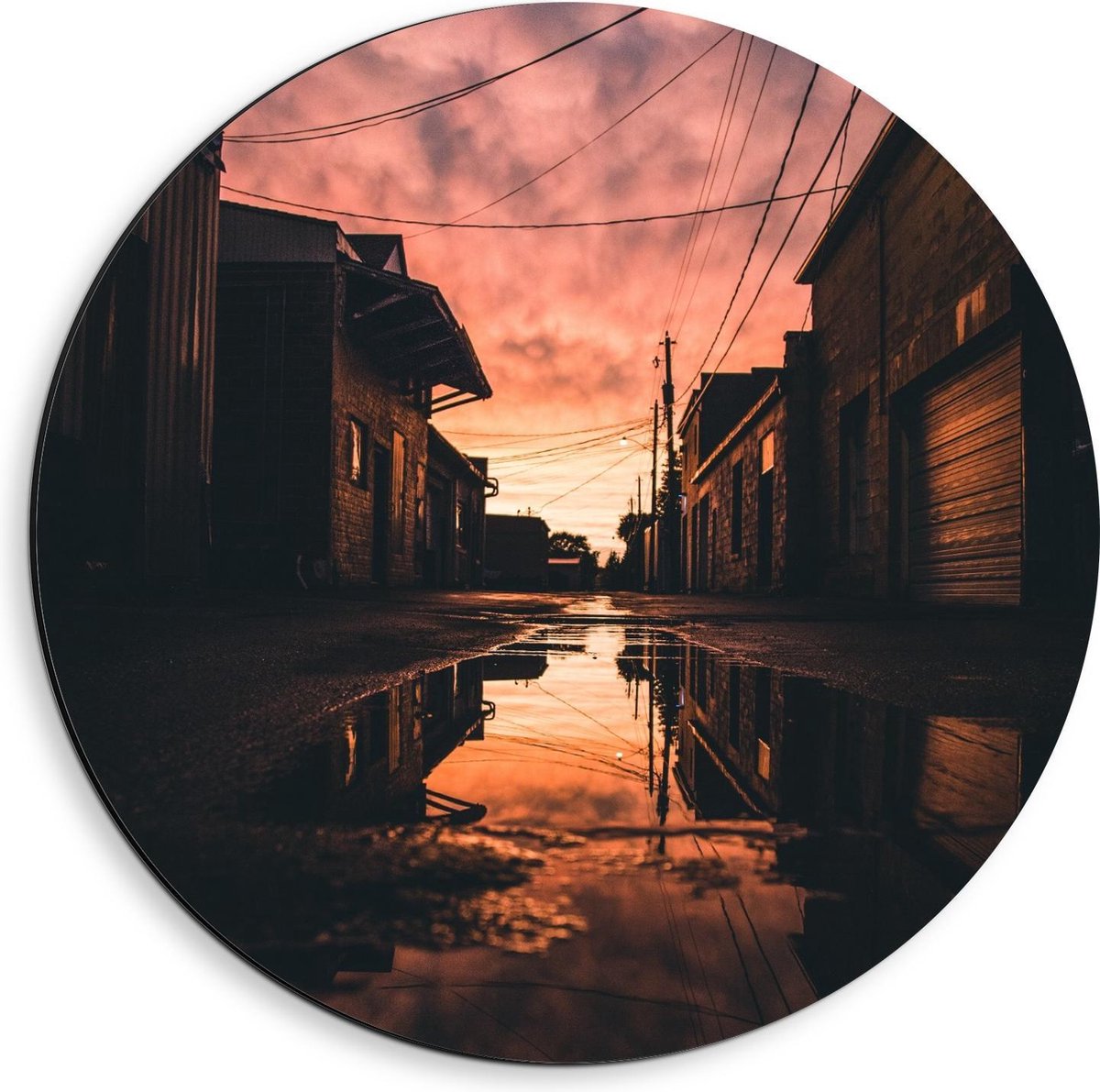 Dibond Wandcirkel - Regenplassen in de Ochtend in de Stad - 40x40cm Foto op Aluminium Wandcirkel (met ophangsysteem)