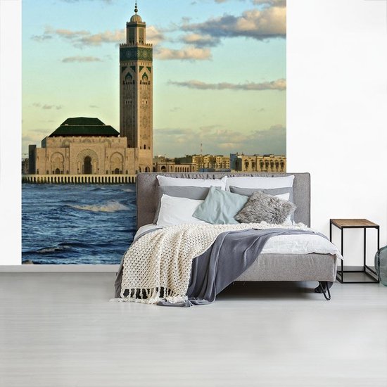 Fotobehang vinyl - Hassan II moskee Casablanca vanaf zee - Marokko breedte  350 cm x... | bol.com