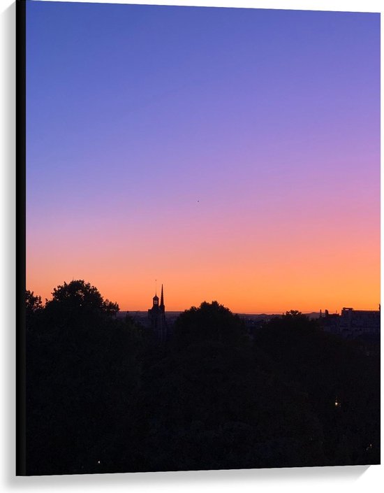 Canvas  - Paarse Oranje Lucht  met Bossen en Kerk - 75x100cm Foto op Canvas Schilderij (Wanddecoratie op Canvas)