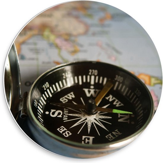 Forex Wandcirkel - Kompas op Wereldkaart - 30x30cm Foto op Wandcirkel (met ophangsysteem)