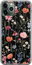 iPhone 11 Pro Max hoesje siliconen - Dark flowers - Soft Case Telefoonhoesje - Bloemen - Transparant, Zwart