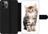 Bookcase Geschikt voor iPhone 11 Pro telefoonhoesje - Kitten - Wit - Neus - Meisjes - Kinderen - Jongens - Kids - Met vakjes - Wallet case met magneetsluiting
