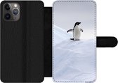 Bookcase Geschikt voor iPhone 11 Pro Max telefoonhoesje - Pinguïn - IJs - Winter - Met vakjes - Wallet case met magneetsluiting