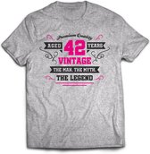 42 Jaar Legend - Feest kado T-Shirt Heren / Dames - Antraciet Grijs / Roze - Perfect Verjaardag Cadeau Shirt - grappige Spreuken, Zinnen en Teksten. Maat 3XL