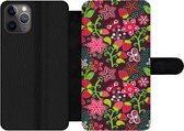 Bookcase iPhone 11 Pro telefoonhoesje - Meisjes - Fruit - Bloemen - Patronen - Girl - Kids - Kinderen - Kindje - Met vakjes - Wallet case met magneetsluiting