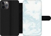 Bookcase Geschikt voor iPhone 11 Pro telefoonhoesje - Marmer print - Blauw - Wit - Met vakjes - Wallet case met magneetsluiting