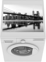 Wasmachine beschermer mat - De Brooklyn Bridge met Manhattan - zwart wit - Breedte 55 cm x hoogte 45 cm