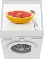 Wasmachine beschermer mat - Gehalveerde grapefruit met een lepel - Breedte 55 cm x hoogte 45 cm