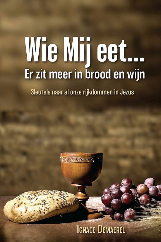 Boekomslag met de titel 'Wie Mij eet... Er zit meer in brood en wijn'. Brood, een kelk en druiven liggen op een tafel.