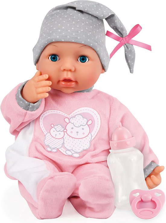 Babypop in roze slaappakje met grijze stippenmuts, met flesje en fopspeen.
