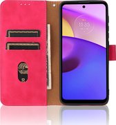 Motorola Moto E20 Hoesje - Mobigear - Retro Serie - Kunstlederen Bookcase - Rood - Hoesje Geschikt Voor Motorola Moto E20