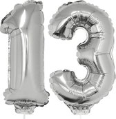 13 jaar leeftijd feestartikelen/versiering cijfers ballonnen op stokje van 41 cm - Combi van cijfer 13 in het zilver