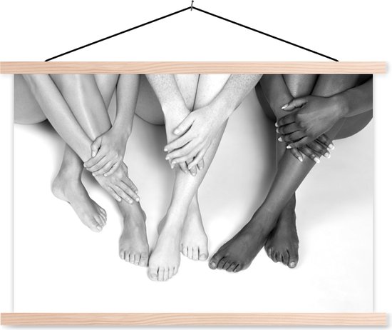 Affiche scolaire - Pieds de trois jeunes femmes - noir et blanc - 120x80 cm - Lattes vierges