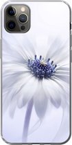 Geschikt voor iPhone 13 Pro Max hoesje - Bloem - Abstract - Wit - Siliconen Telefoonhoesje