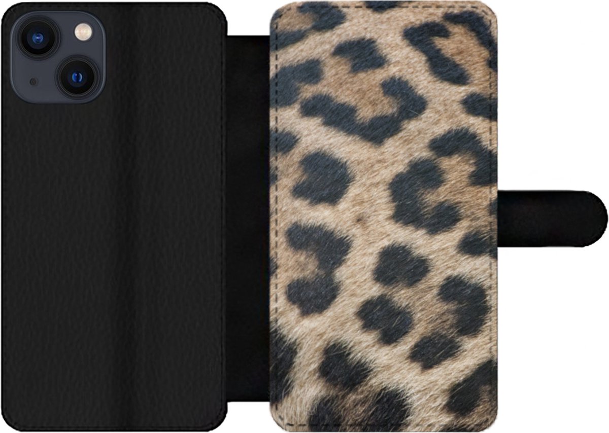 Telefoonhoesje Geschikt voor iPhone 13 telefoonhoesje - Luipaard print - Met vakjes - Wallet case met magneetsluiting