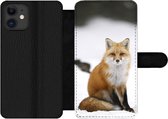 Bookcase Geschikt voor iPhone 12 Pro Max telefoonhoesje - Vos - Sneeuw - Winter - Met vakjes - Wallet case met magneetsluiting
