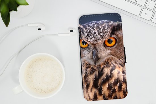 Étui pour iPhone XR Bookcase - Un gros plan d'un hibou marron - Avec poches - Étui portefeuille avec fermeture magnétique