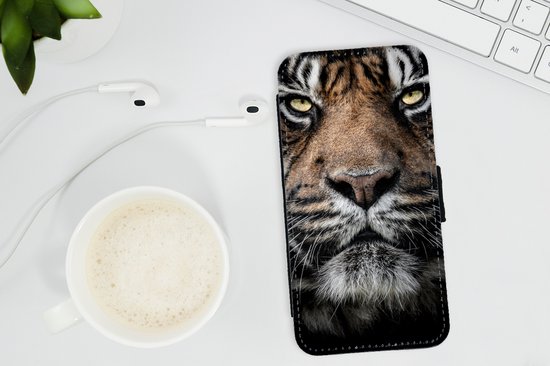 Bookcase pour téléphone iPhone SE 2020 Bookcase - Tigre - Gros plan - Animal - Avec poches - Étui portefeuille avec fermeture magnétique