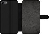 Bookcase Geschikt voor iPhone 7 telefoonhoesje - Beton print - Industrieel - Zwart - Met vakjes - Wallet case met magneetsluiting