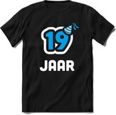 19 Jaar Feest kado T-Shirt Heren / Dames - Perfect Verjaardag Cadeau Shirt - Wit / Blauw - Maat XL