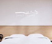 Stickerheld - Muursticker Sweet dreams met tak - Slaapkamer - Droom zacht - Lekker slapen - Engelse Teksten - Mat Wit - 24.1x87.5cm