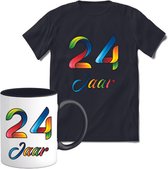 24 Jaar Vrolijke Verjaadag T-shirt met mok giftset Zwart | Verjaardag cadeau pakket set | Grappig feest shirt Heren – Dames – Unisex kleding | Koffie en thee mok | Maat XXL