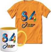 84 Jaar Vrolijke Verjaadag T-shirt met mok giftset Geel | Verjaardag cadeau pakket set | Grappig feest shirt Heren – Dames – Unisex kleding | Koffie en thee mok | Maat S