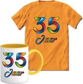 35 Jaar Vrolijke Verjaadag T-shirt met mok giftset Geel | Verjaardag cadeau pakket set | Grappig feest shirt Heren – Dames – Unisex kleding | Koffie en thee mok | Maat S