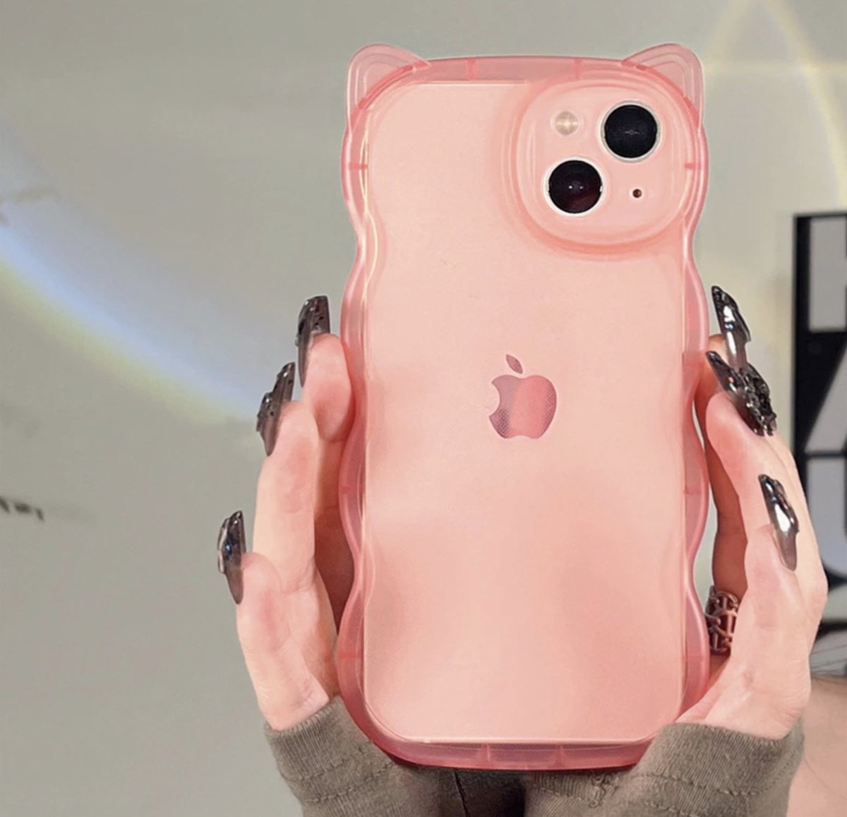 REBUS hoesje voor iPhone 13, (Pixie) [Flexibele TPU], Mooie doorzichtige schokbestendige behuizing met kattenoren erop en een opvallend golvend silhouet. (Pink)