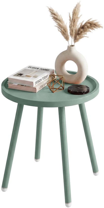 Table d'appoint Busan vert olive décorée de livres, d'un vase et d'un objet décoratif sur fond blanc.